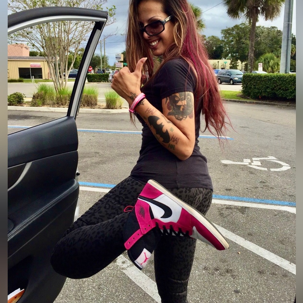 Meet your Posher, ❤️Esther Stella 💕😊
AKA 🐈‍⬛Catwoman I Warned ya’ll  🤯 👊🏽 💯💥 🥊 - Picture 13 of 16